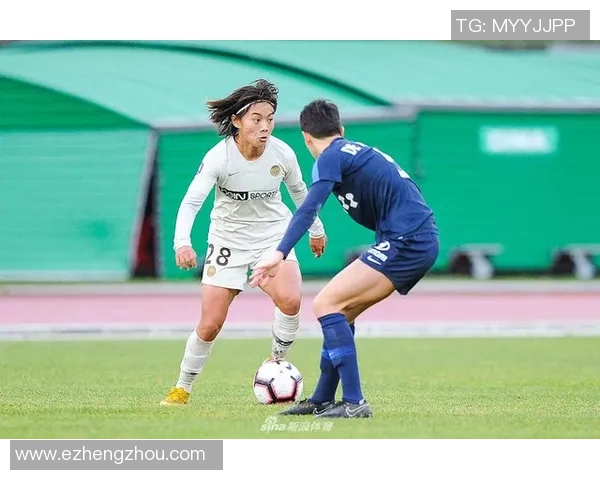 足球明星扎小辫的时尚风采与场上表现的完美结合图片欣赏